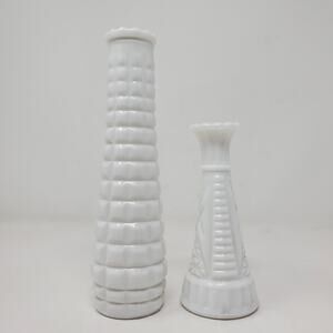 Vintage Set of 2 White Milkglass vase/budvase In Great condition 6"and 9"